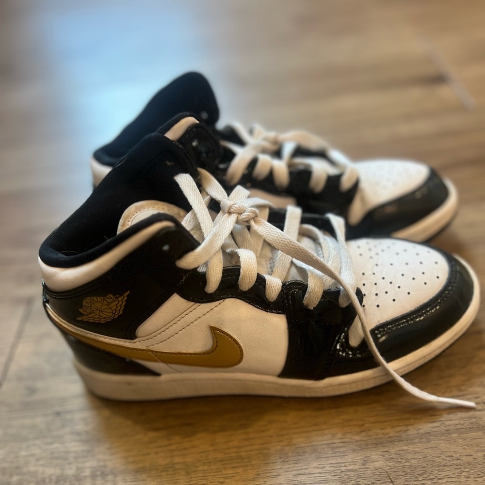 Boys size 4Y Nike Air Jordan